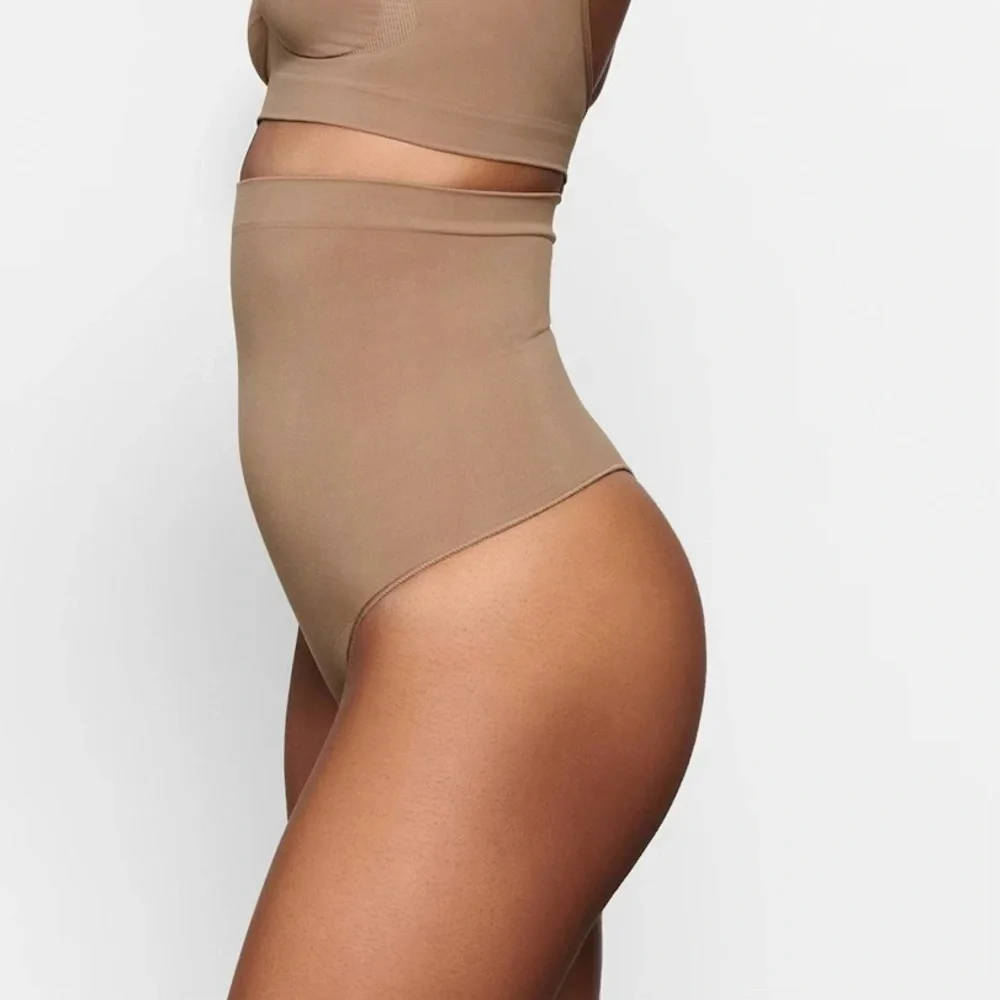 SKIMS Seamless Sculpt High-Waisted Thong - SMALL Sienna. - Picture 2 of 4